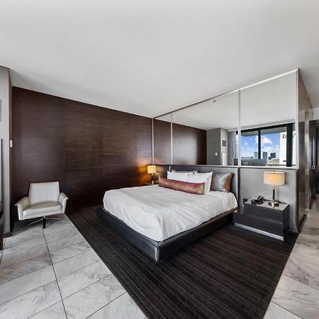 Huge Modern Luxury 17 Floor Panoramic Corner Suite With Open Balcony ラスベガス エクステリア 写真