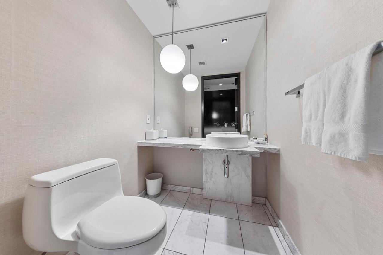 Huge Modern Luxury 17 Floor Panoramic Corner Suite With Open Balcony ラスベガス エクステリア 写真