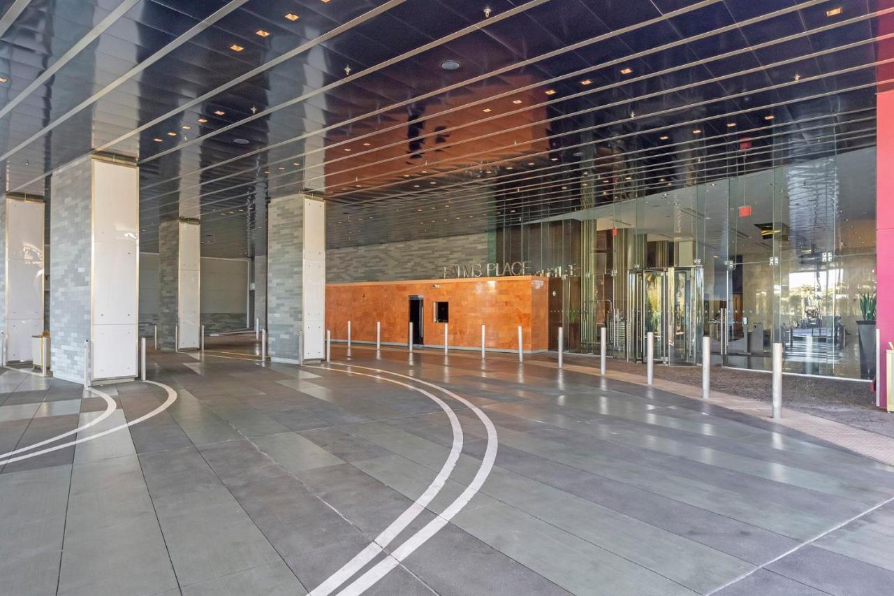Huge Modern Luxury 17 Floor Panoramic Corner Suite With Open Balcony ラスベガス エクステリア 写真