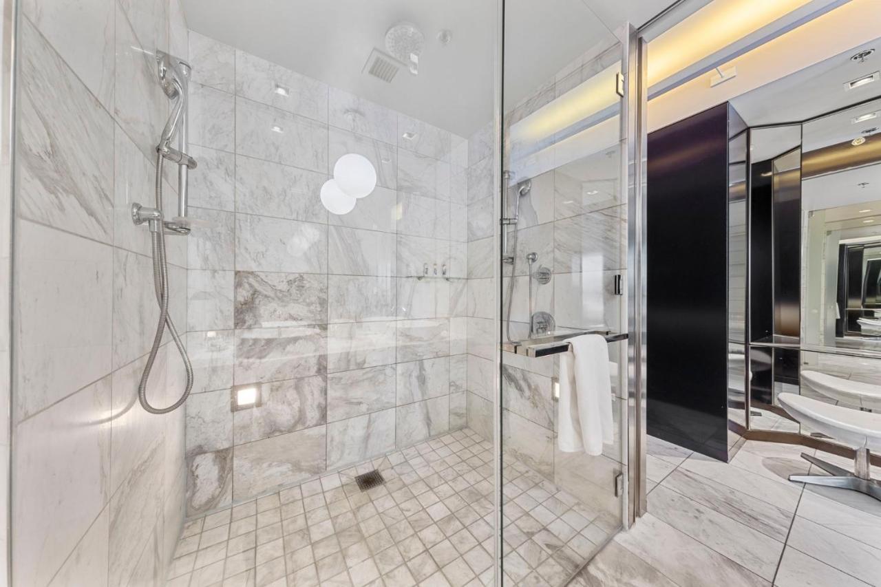 Huge Modern Luxury 17 Floor Panoramic Corner Suite With Open Balcony ラスベガス エクステリア 写真