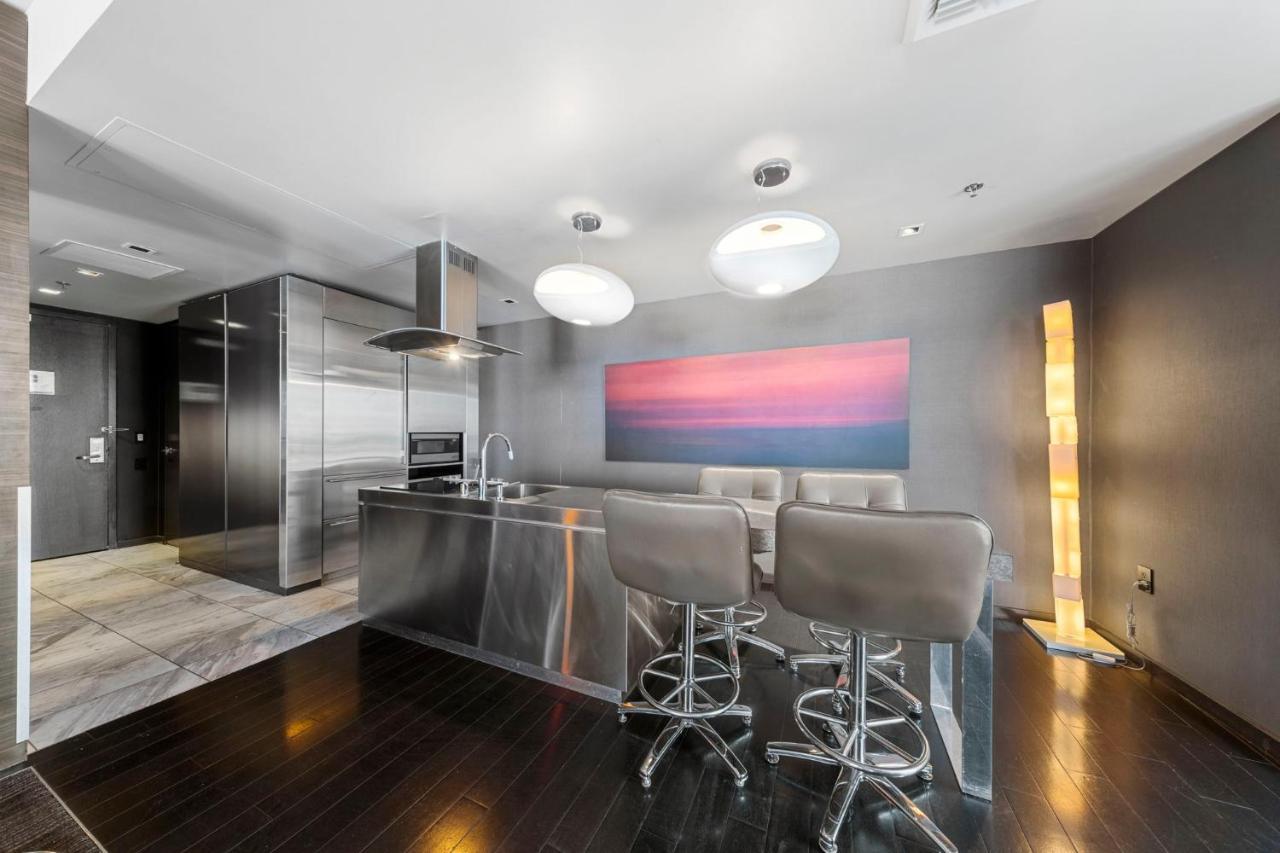 Huge Modern Luxury 17 Floor Panoramic Corner Suite With Open Balcony ラスベガス エクステリア 写真