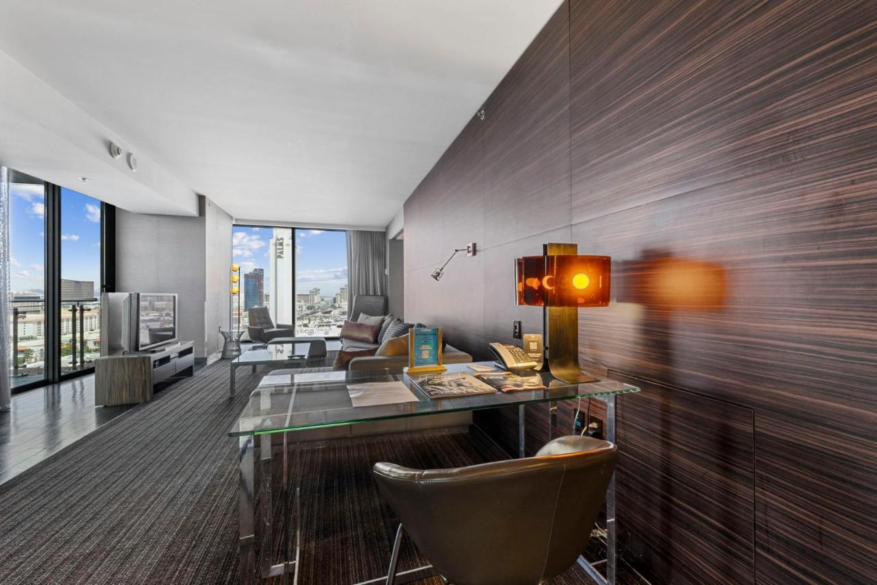 Huge Modern Luxury 17 Floor Panoramic Corner Suite With Open Balcony ラスベガス エクステリア 写真