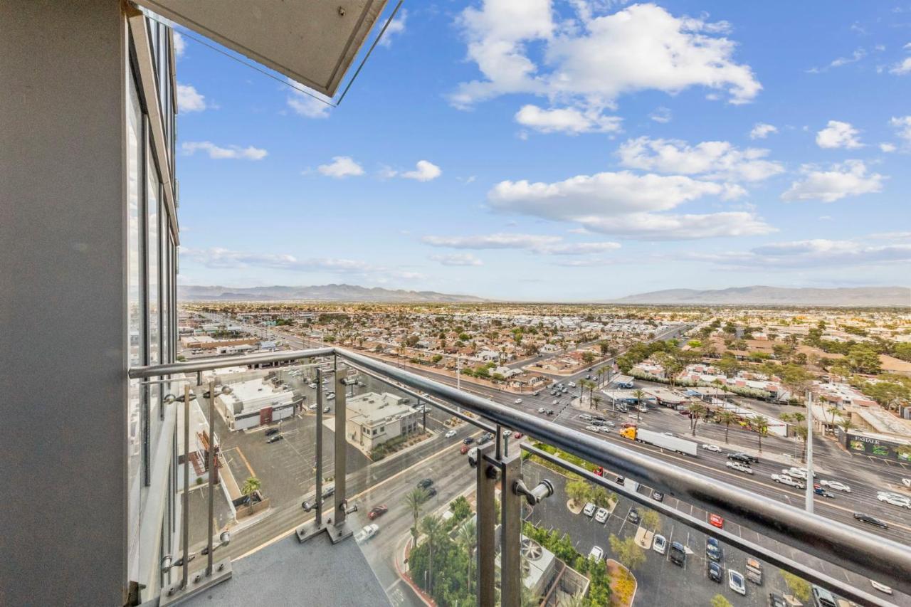 Huge Modern Luxury 17 Floor Panoramic Corner Suite With Open Balcony ラスベガス エクステリア 写真