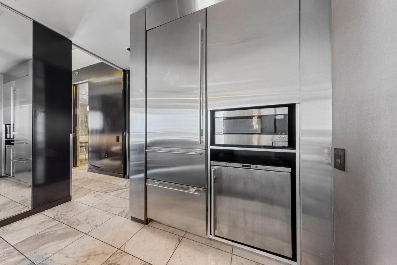 Huge Modern Luxury 17 Floor Panoramic Corner Suite With Open Balcony ラスベガス エクステリア 写真