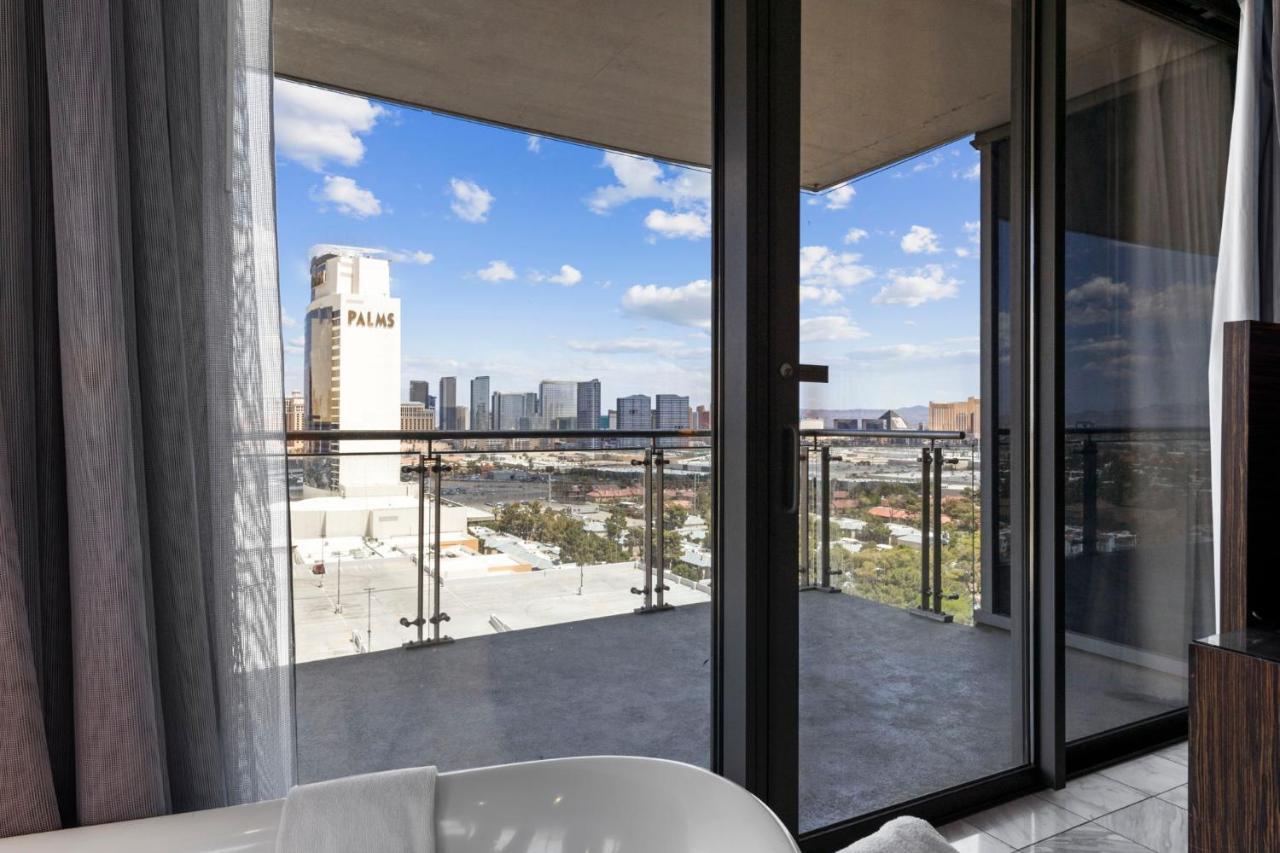 Huge Modern Luxury 17 Floor Panoramic Corner Suite With Open Balcony ラスベガス エクステリア 写真